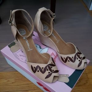 Jeffrey Campbell Marceau Nude Wedge Sandals Sz 8.5